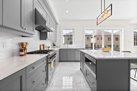 Photo 16 at 7 Tilden Street, Vellore Village, Vaughan