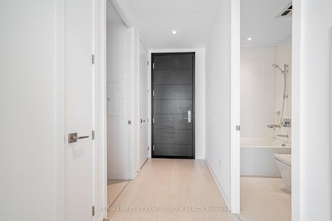 Photo 8 at 5302 - 488 University Avenue, Chinatown, Toronto Photo 8 at 5302 - 488 University Avenue, Chinatown, Toronto