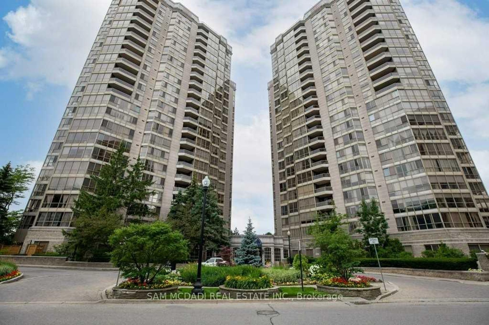 1411 - 55 Kingsbridge Garden Circle, Hurontario, Mississauga by Loree Meneguzzi Real Estate 1411 - 55 Kingsbridge Garden Circle, Hurontario, Mississauga