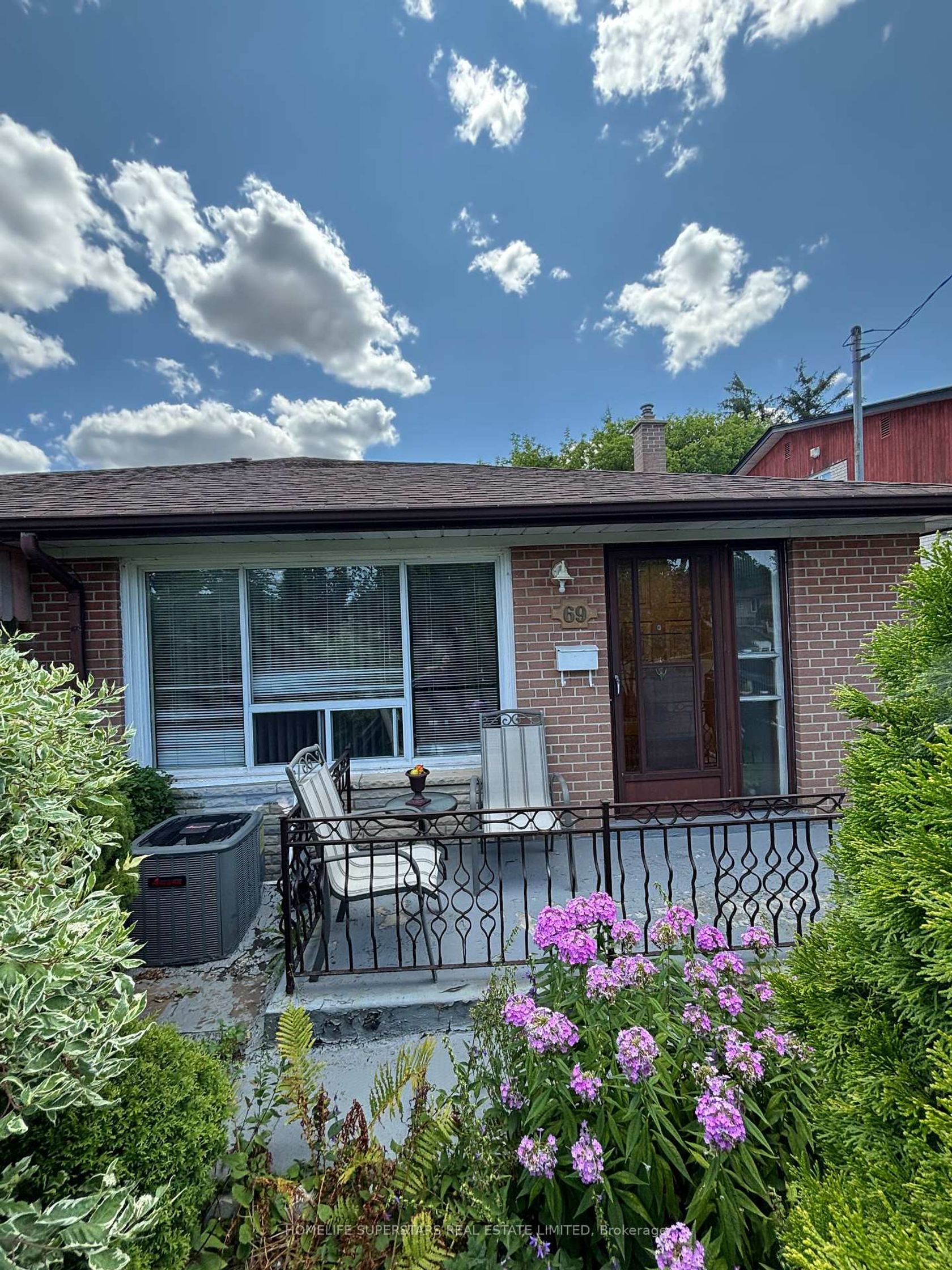69 Thistle Down Boulevard, Beaumonde Heights, Toronto 