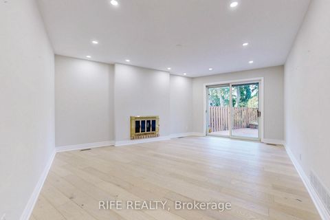 Photo 7 at 8 Elliotwood Court, Windfields, Toronto