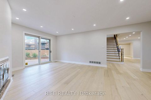 Photo 9 at 8 Elliotwood Court, Windfields, Toronto