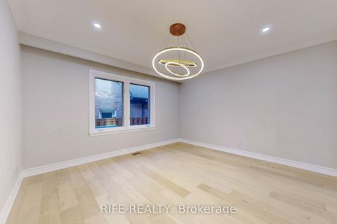 Photo 10 at 8 Elliotwood Court, Windfields, Toronto
