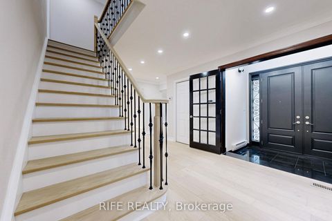 Photo 17 at 8 Elliotwood Court, Windfields, Toronto
