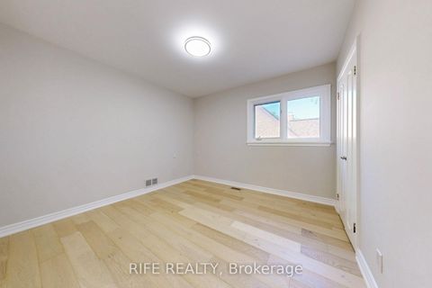 Photo 25 at 8 Elliotwood Court, Windfields, Toronto