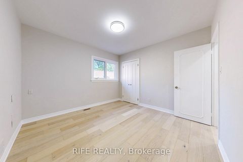 Photo 26 at 8 Elliotwood Court, Windfields, Toronto
