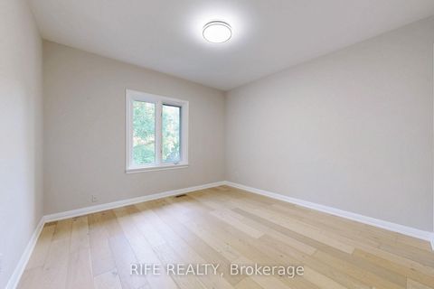 Photo 27 at 8 Elliotwood Court, Windfields, Toronto