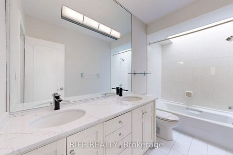 Photo 33 at 8 Elliotwood Court, Windfields, Toronto