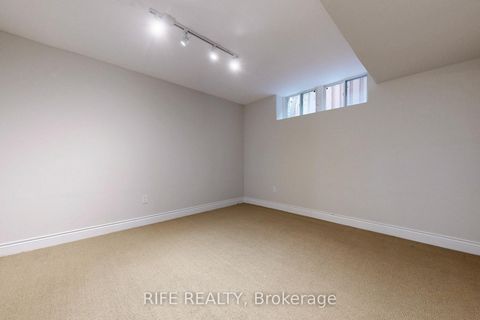 Photo 38 at 8 Elliotwood Court, Windfields, Toronto