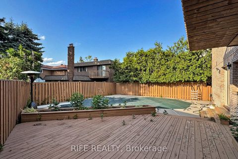 Photo 46 at 8 Elliotwood Court, Windfields, Toronto