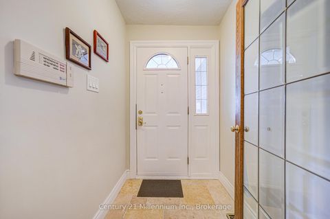 Photo 5 at 9 Thane Court, Pleasant View, Toronto