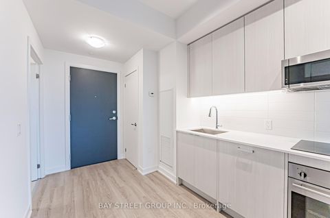 Photo 2 at 526 - 250 Lawrence Avenue W, Lawrence Park North, Toronto