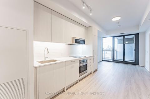 Photo 5 at 526 - 250 Lawrence Avenue W, Lawrence Park North, Toronto