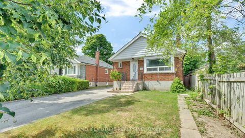 Photo 2 at 6 De Quincy Boulevard, Clanton Park, Toronto
