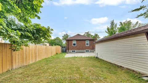 Photo 9 at 6 De Quincy Boulevard, Clanton Park, Toronto