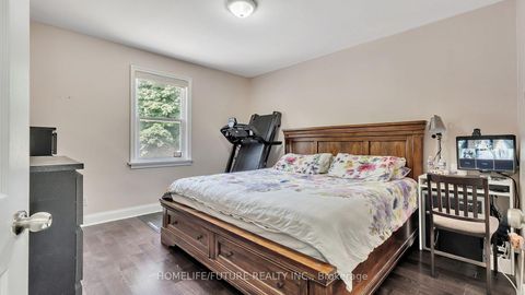 Photo 11 at 6 De Quincy Boulevard, Clanton Park, Toronto