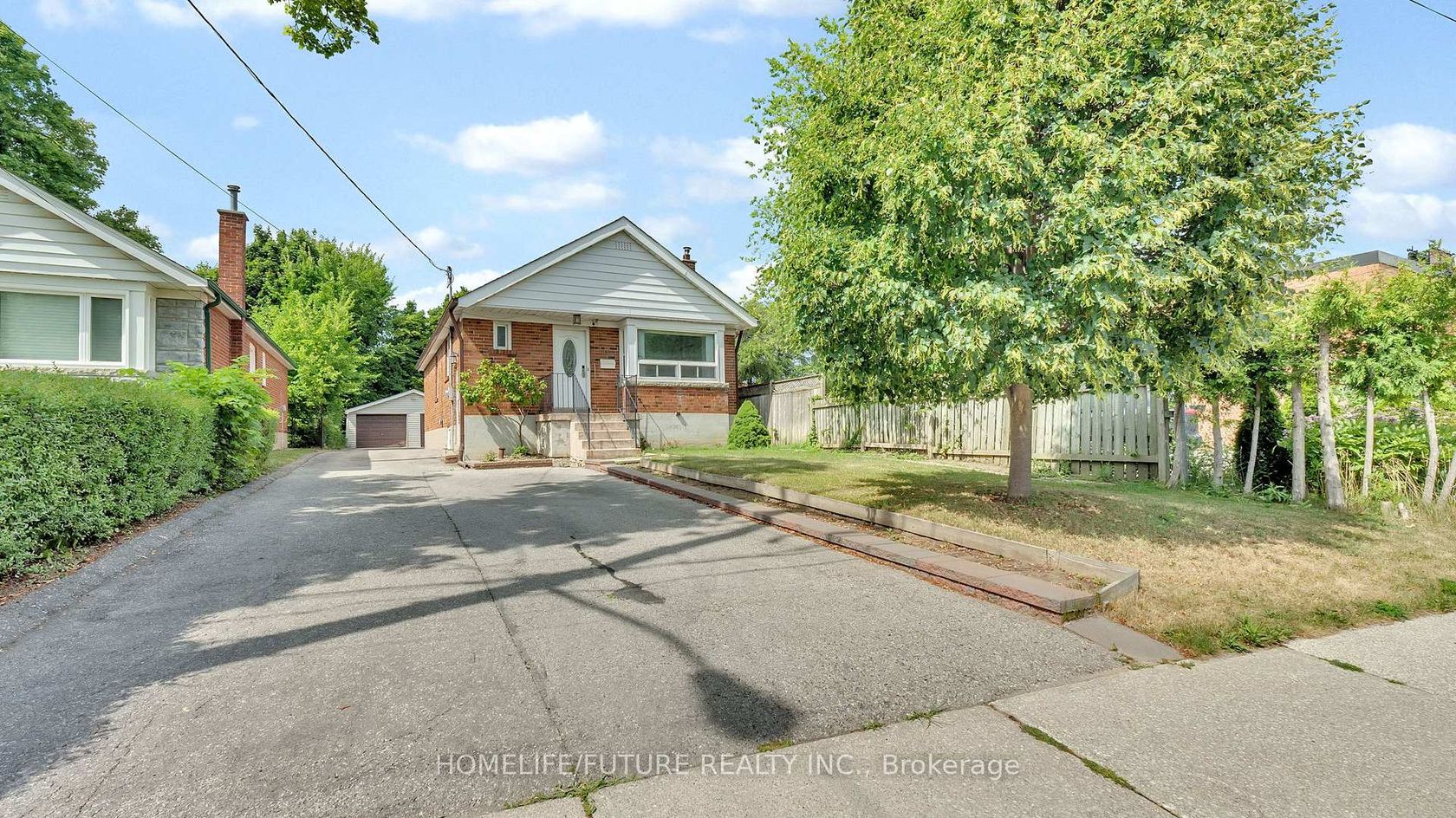 6 De Quincy Boulevard, Clanton Park, Toronto 