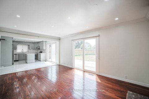 Photo 10 at 236 Ingleton Boulevard, Milliken, Toronto