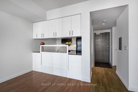 Photo 7 at 2104 - 281 Mutual Street, Yonge Corridor, Toronto Photo 7 at 2104 - 281 Mutual Street, Yonge Corridor, Toronto