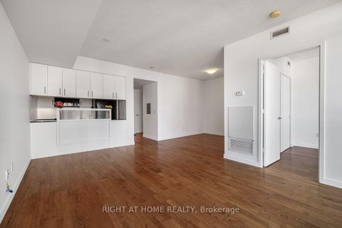 Photo 12 at 2104 - 281 Mutual Street, Yonge Corridor, Toronto Photo 12 at 2104 - 281 Mutual Street, Yonge Corridor, Toronto