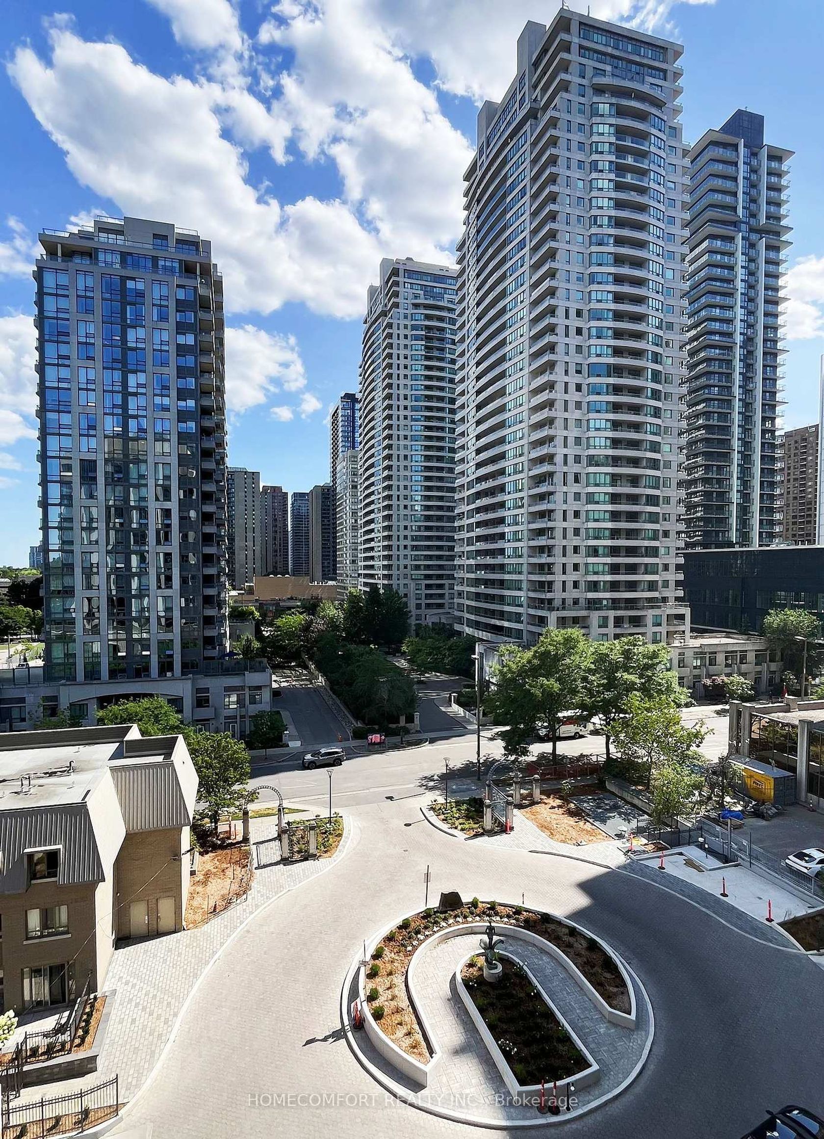 809 - 28 Hollywood Avenue, Willowdale East, Toronto 