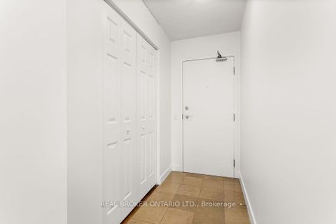 Photo 11 at 709 - 361 Front Street W, Waterfront Communities C1, Toronto
