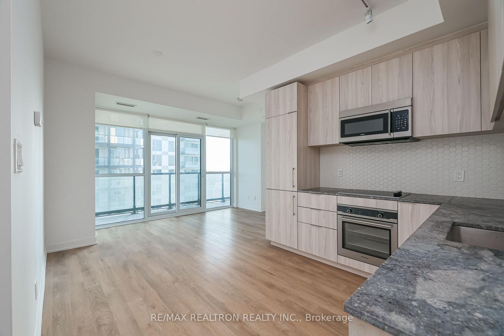 2505 - 50 Ordnance Street, Niagara, Toronto by Loree Meneguzzi Real Estate 2505 - 50 Ordnance Street, Niagara, Toronto