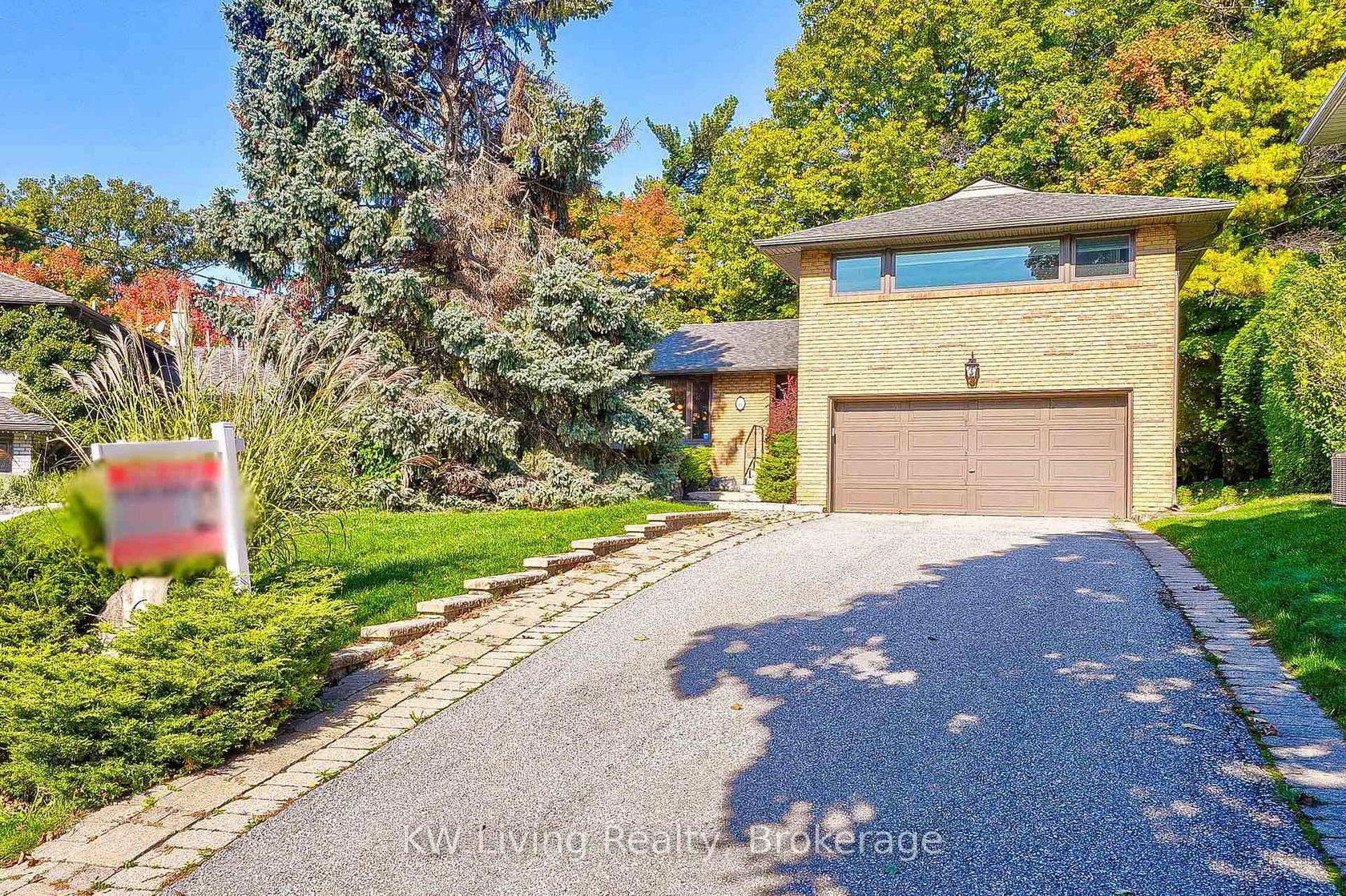 6 Hillavon Drive, Rosethorn, Toronto 