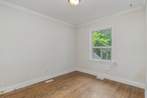 Photo 11 at 45 Yorkview Drive S, Willowdale West, Toronto