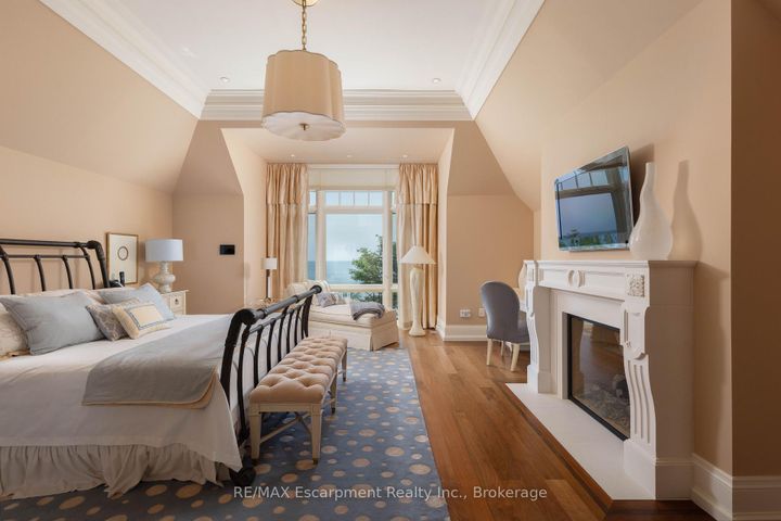 Photo 20 at 2054 Lakeshore Road E, FD Ford, Oakville