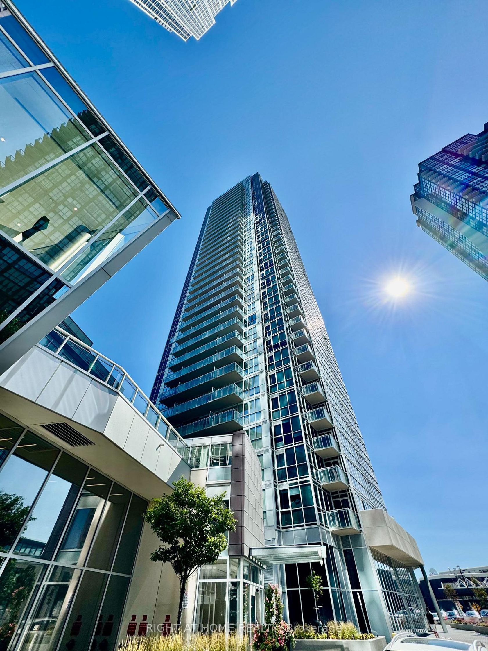3709 - 2908 Highway 7 Road E, Concord, Vaughan 