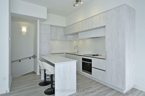Photo 4 at 1022 - 14 David Eyer Road, Rural Richmond Hill, Richmond Hill