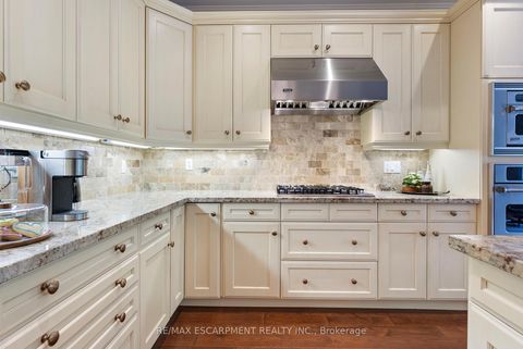 Photo 7 at 3143 Watercliffe Court, BC Bronte Creek, Oakville