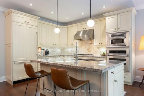 Photo 9 at 3143 Watercliffe Court, BC Bronte Creek, Oakville