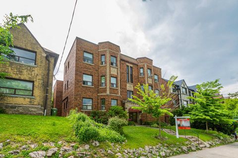 Photo 1 at 18 - 1646 Bathurst Street, Cedarvale, Toronto