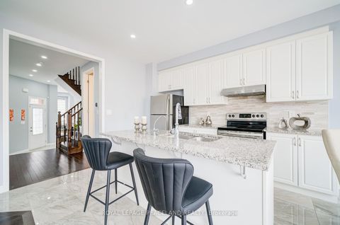 Photo 7 at 8 Casely Avenue, Rural Richmond Hill, Richmond Hill
