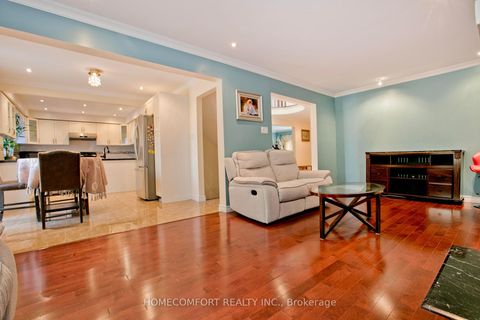 Photo 8 at 658 York Hill Boulevard, Yorkhill, Vaughan