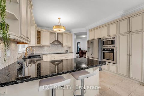 Photo 11 at 29 William Bowes Boulevard, Patterson, Vaughan