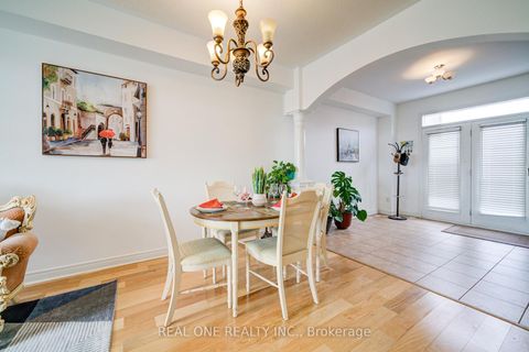 Photo 2 at 87 Zokol Drive, Bayview Northeast, Aurora