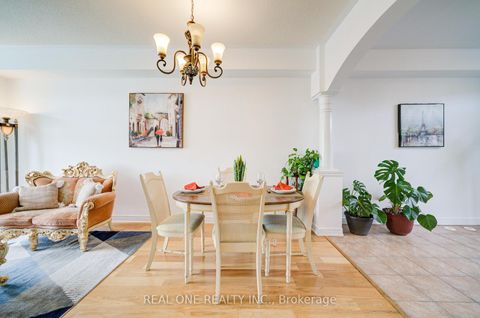 Photo 3 at 87 Zokol Drive, Bayview Northeast, Aurora