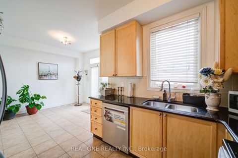 Photo 14 at 87 Zokol Drive, Bayview Northeast, Aurora