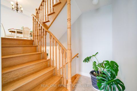 Photo 16 at 87 Zokol Drive, Bayview Northeast, Aurora