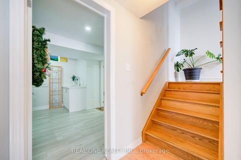 Photo 18 at 87 Zokol Drive, Bayview Northeast, Aurora