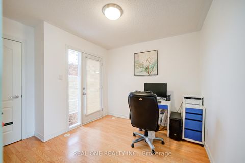 Photo 34 at 87 Zokol Drive, Bayview Northeast, Aurora