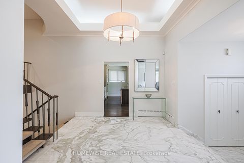Photo 4 at 21 Bayhampton Court, Bathurst Manor, Toronto