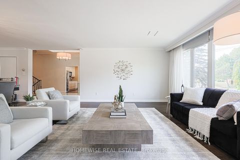 Photo 6 at 21 Bayhampton Court, Bathurst Manor, Toronto
