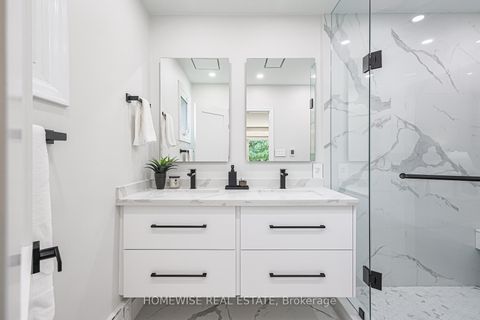 Photo 17 at 21 Bayhampton Court, Bathurst Manor, Toronto