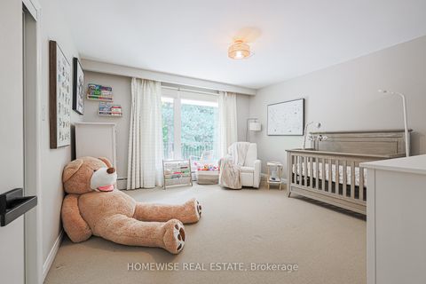 Photo 20 at 21 Bayhampton Court, Bathurst Manor, Toronto