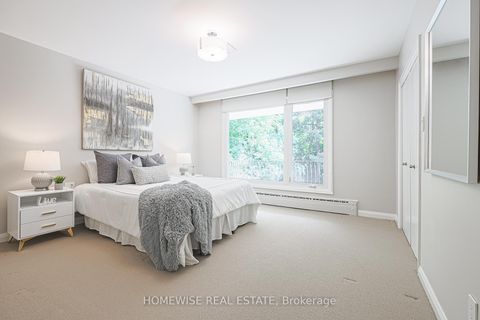 Photo 22 at 21 Bayhampton Court, Bathurst Manor, Toronto