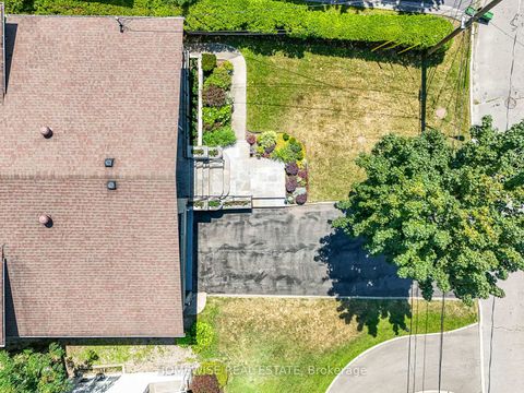 Photo 48 at 21 Bayhampton Court, Bathurst Manor, Toronto